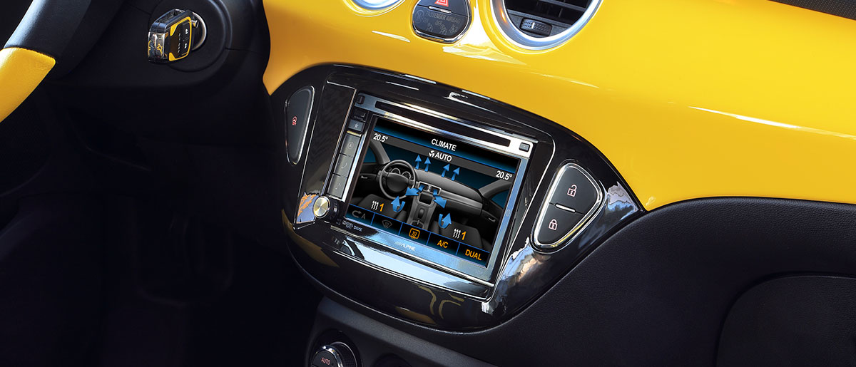 Opel Adam mit Infodapter und Radioblende