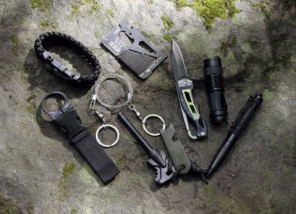 11111Blanko Survival-Set 10-teiliges Outdoor-Kit in Schutzbox für Camping Wandern Survival-Trips oder Notfall