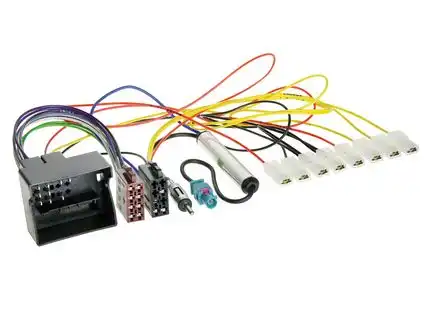 11111ACV Autoradio Adapter Kabel kompatibel mit MAN TGA TGX inkl. Phantomeinspeisung adaptiert von Quadlock auf ISO (m)